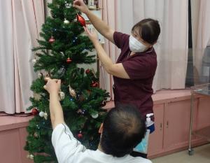 B1病棟のクリスマスツリーの写真